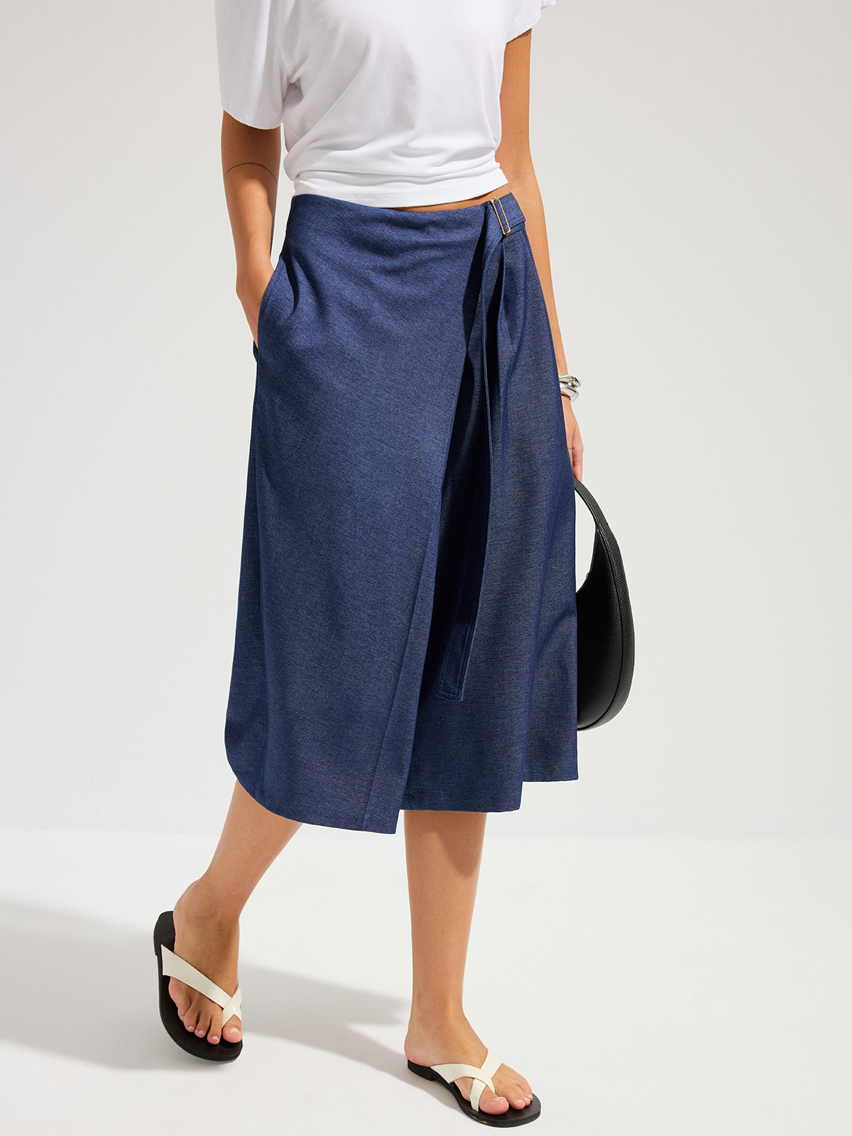 Pantalon Capri coupe ample, portefeuille et ceinturé