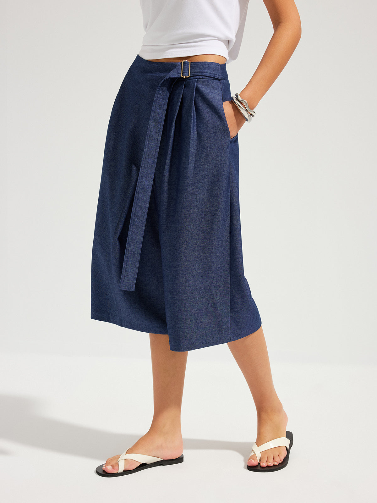 Pantalon Capri coupe ample, portefeuille et ceinturé