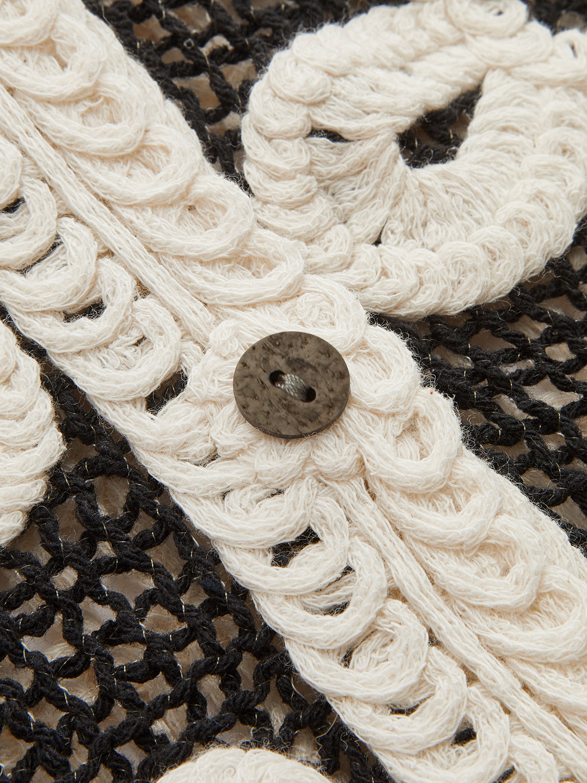 Gilet floral au crochet à col en V