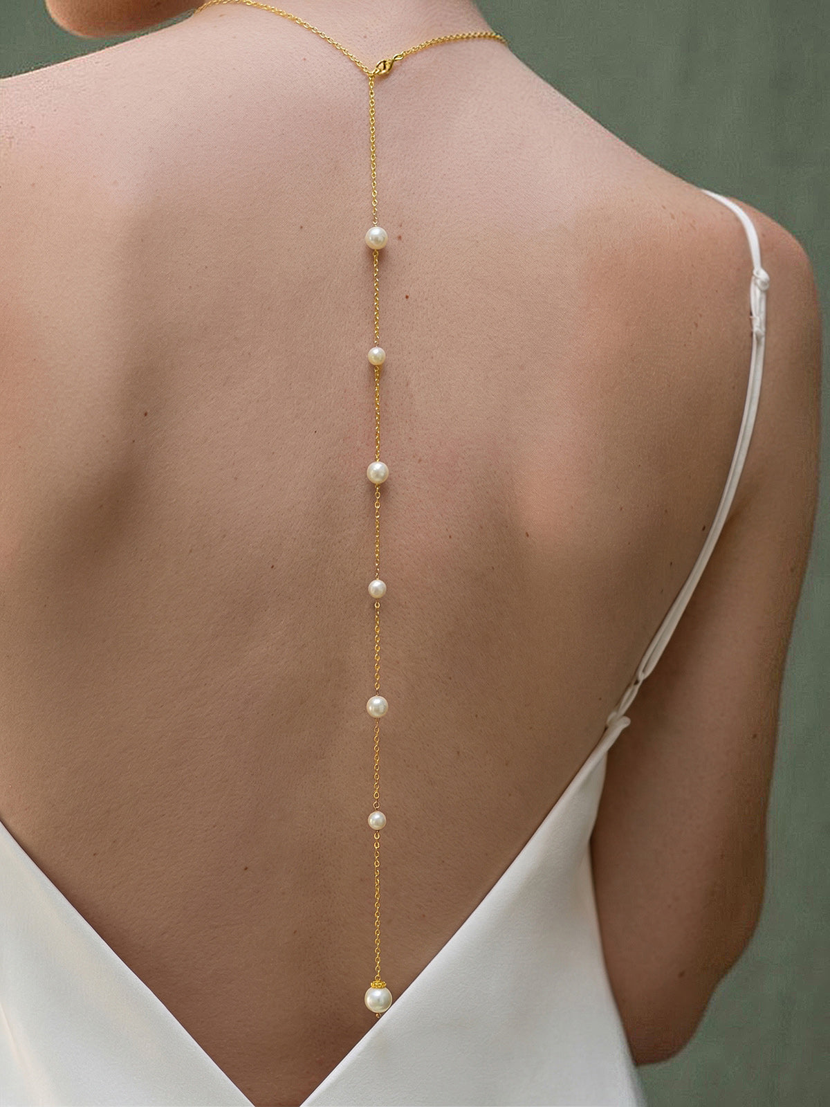 Long collier de dos avec perles