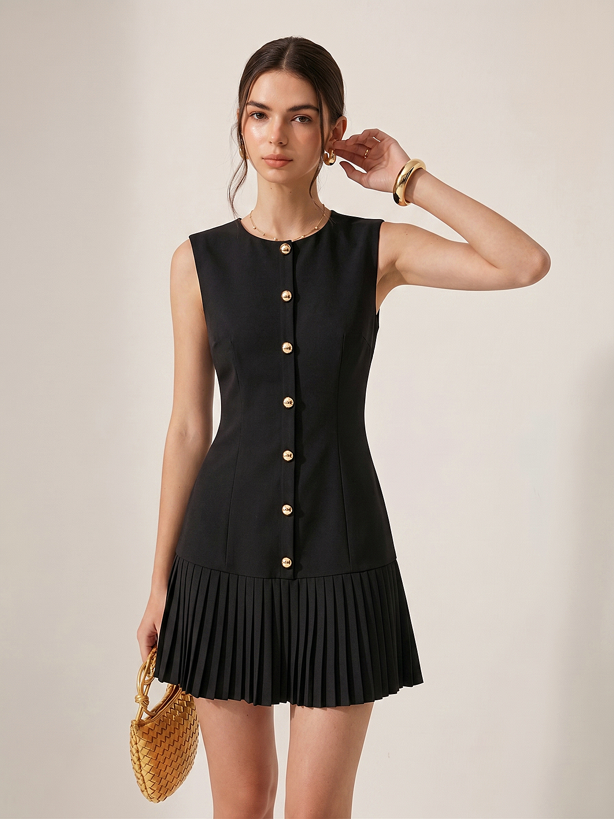 Ärmelloses, plissiertes Minikleid mit Metalldetail und schmaler Passform