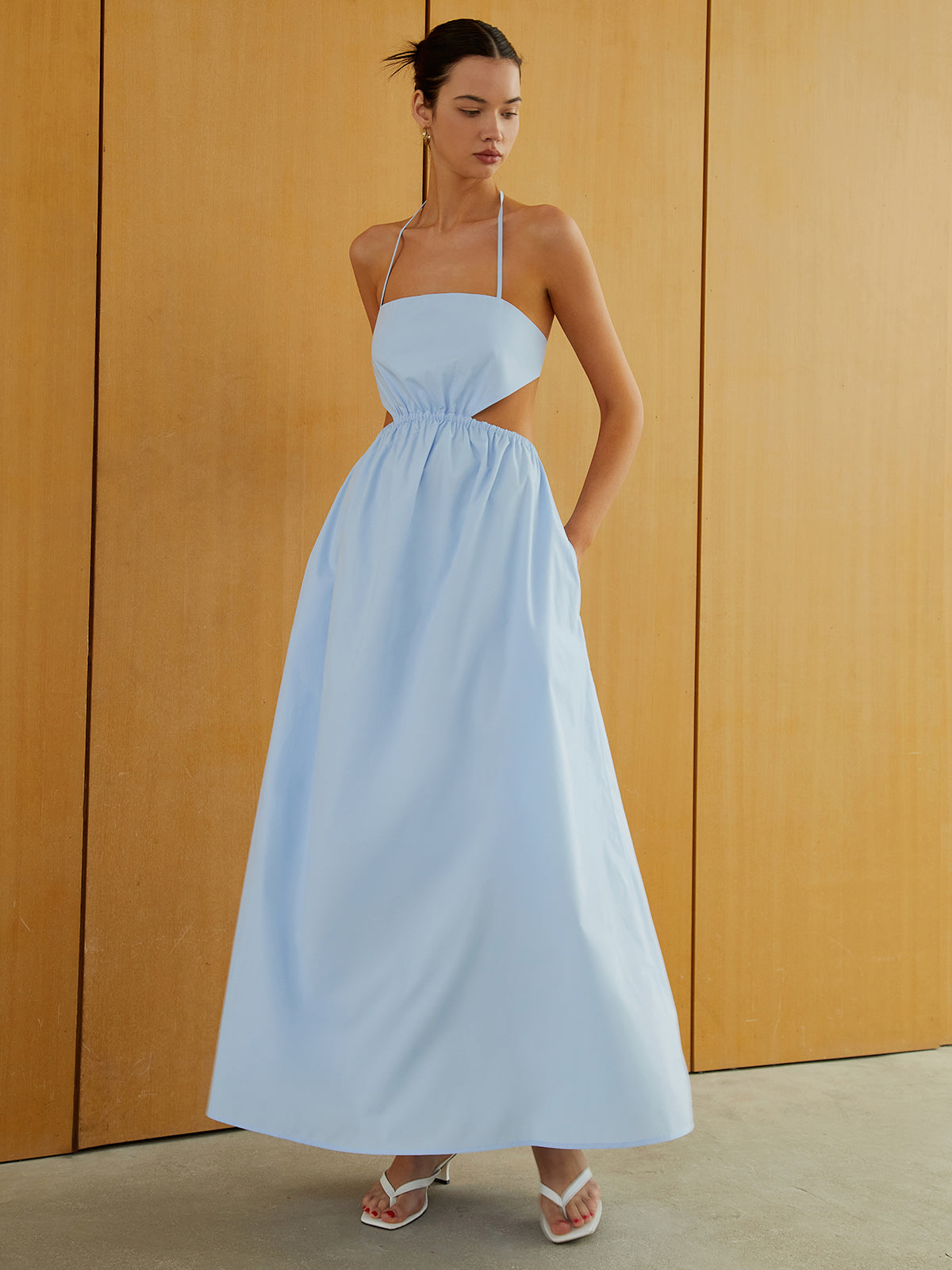 Robe longue dos nu à taille élastique et découpes avec poches 