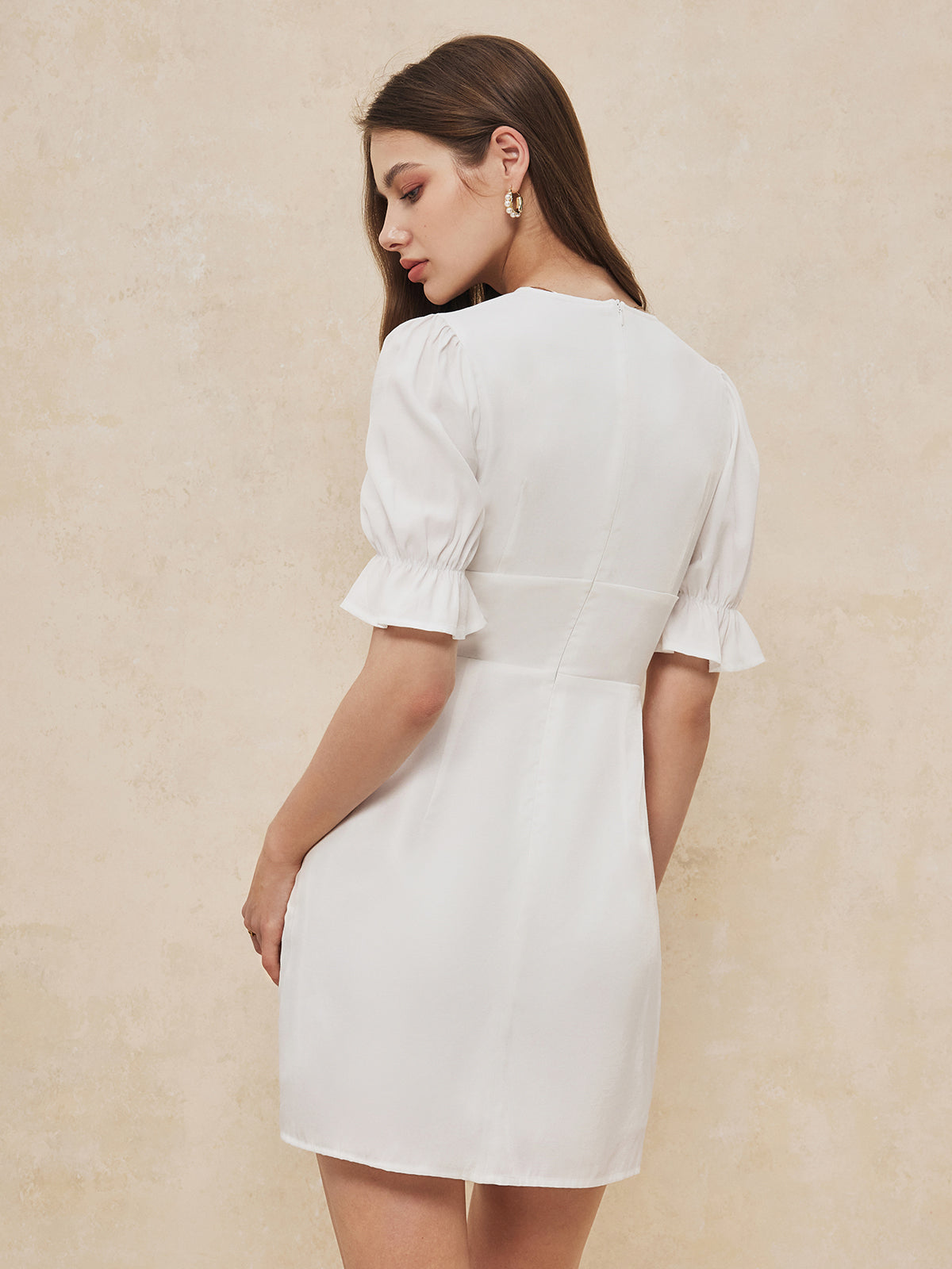 Robe courte boutonnée à volants 