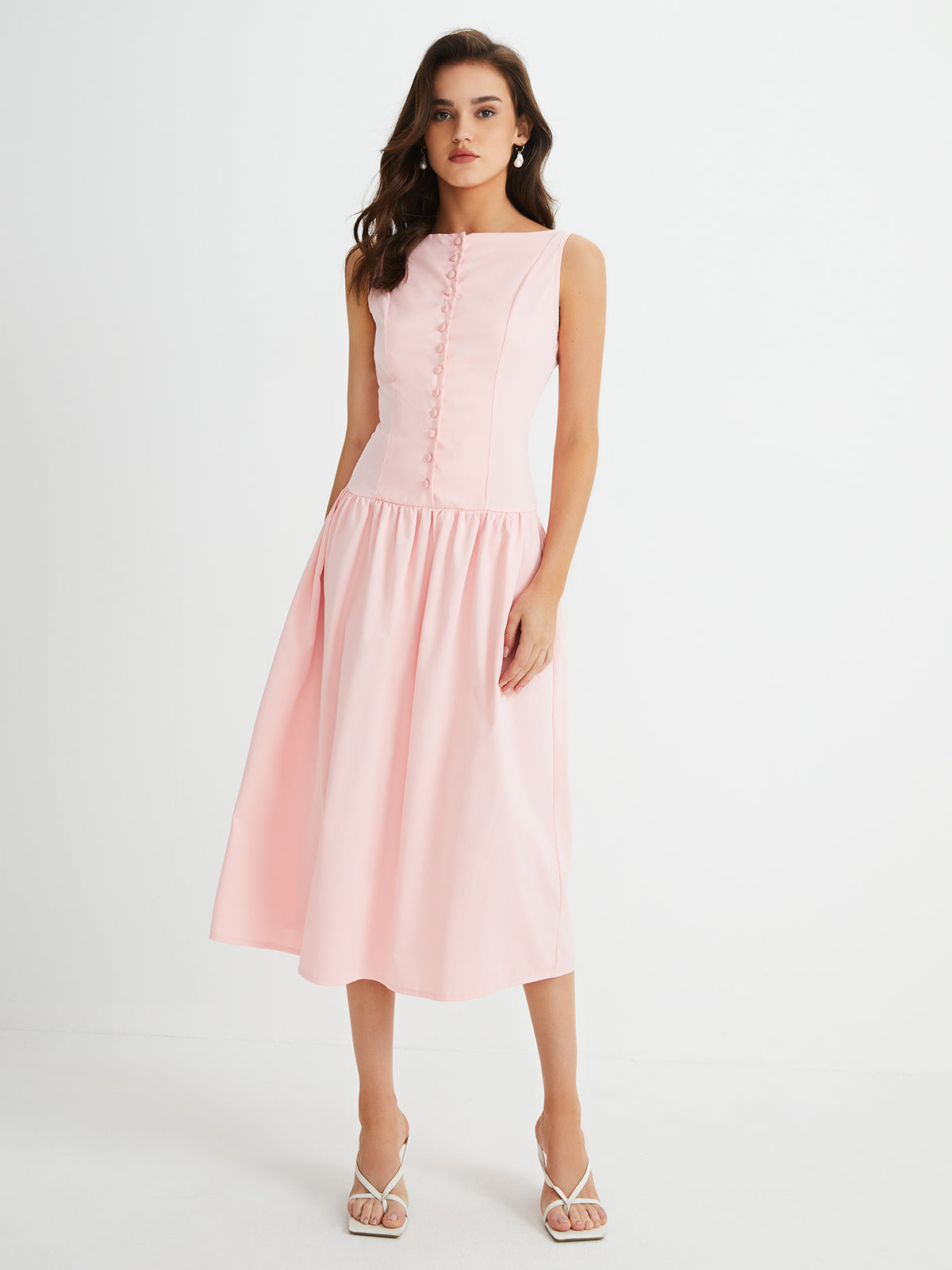 Robe midi plissée sans manches à plusieurs boutons 