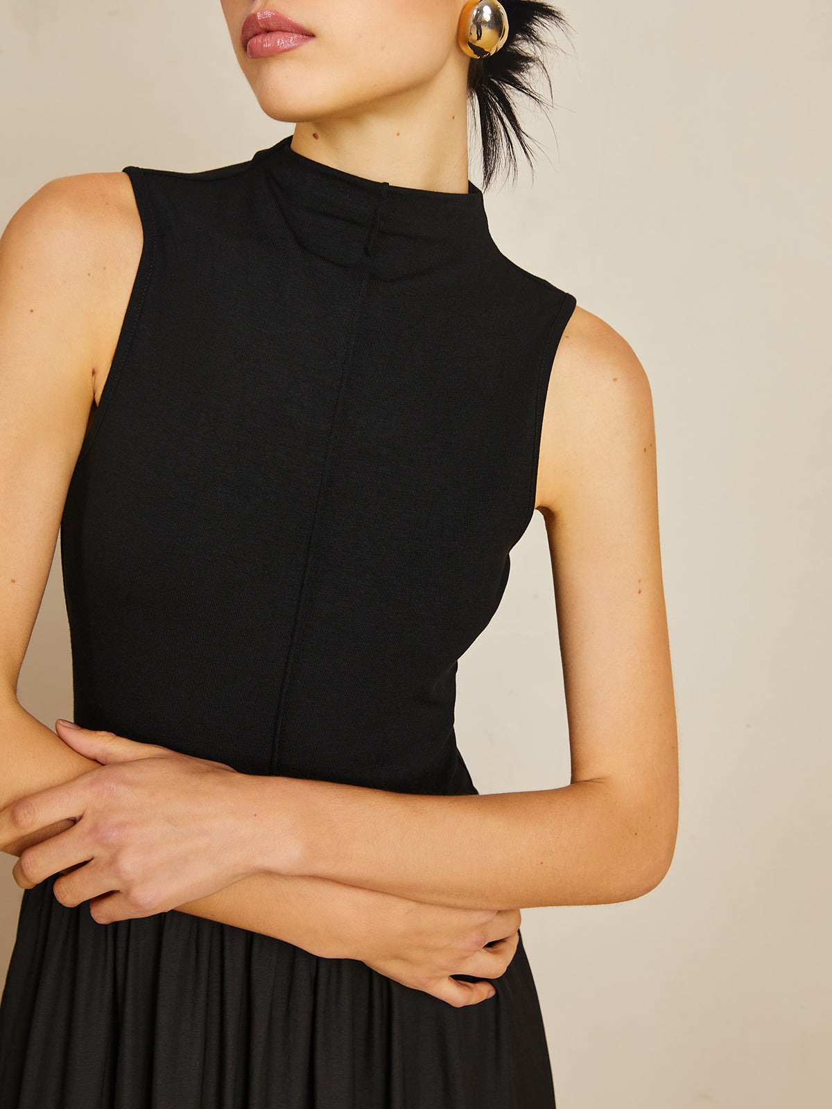 Robe longue sans manches à col montant unie 