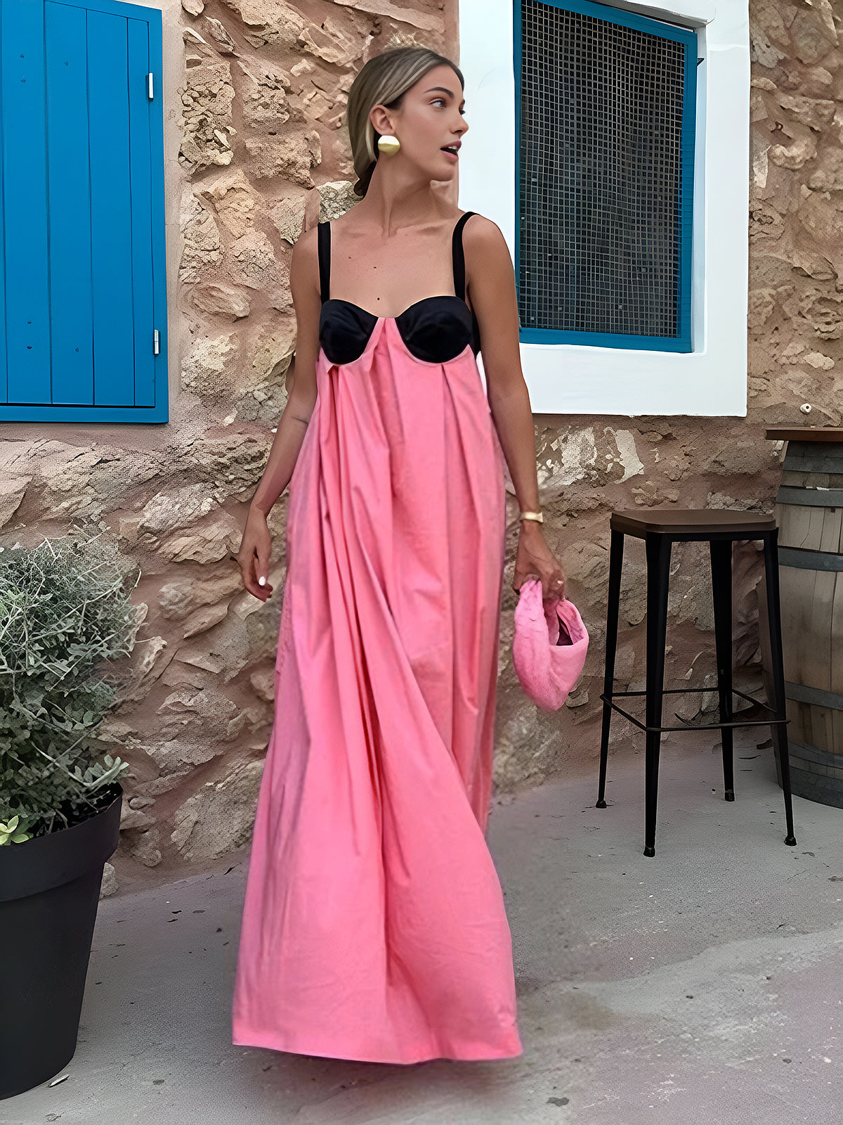 Robe longue dos nu à bretelles croisées dans le soutien-gorge 