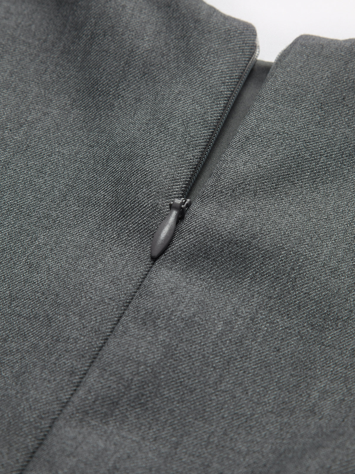 Robe unie à col rond plissée et fermeture éclair