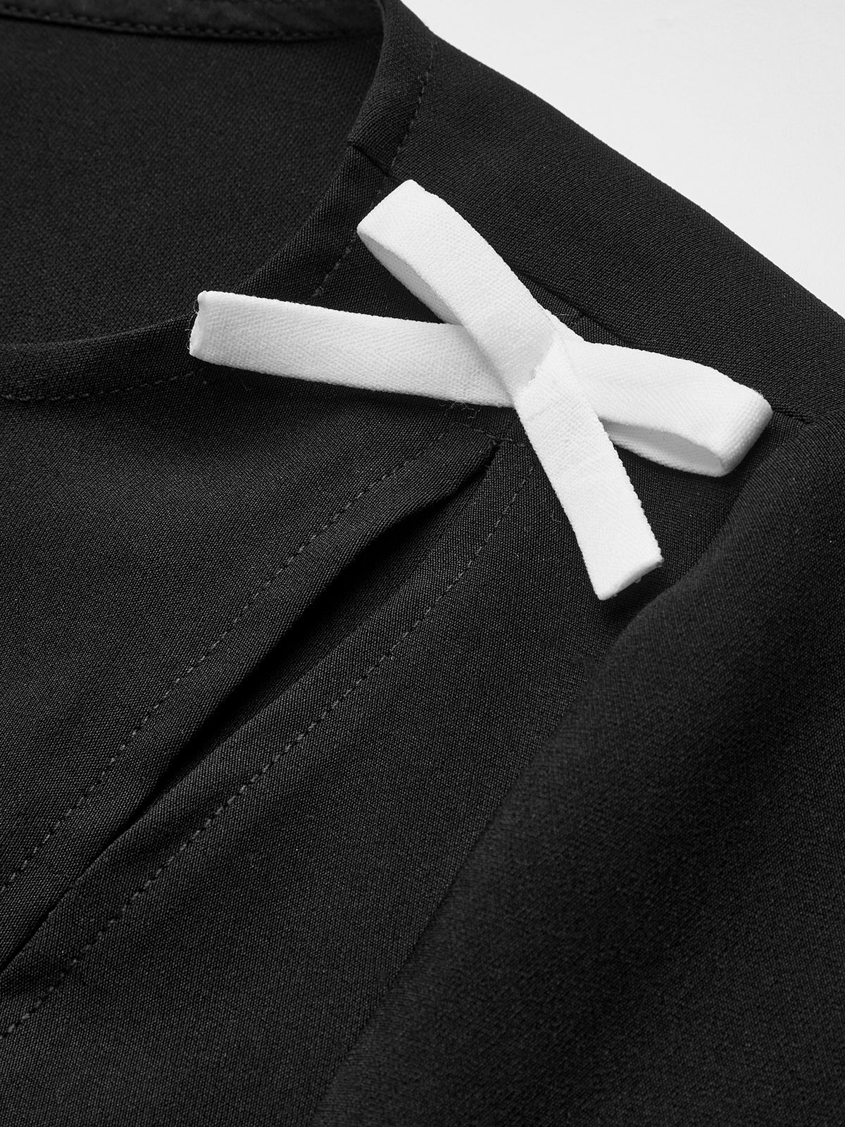 Robe courte fendue sur le côté avec nœud 