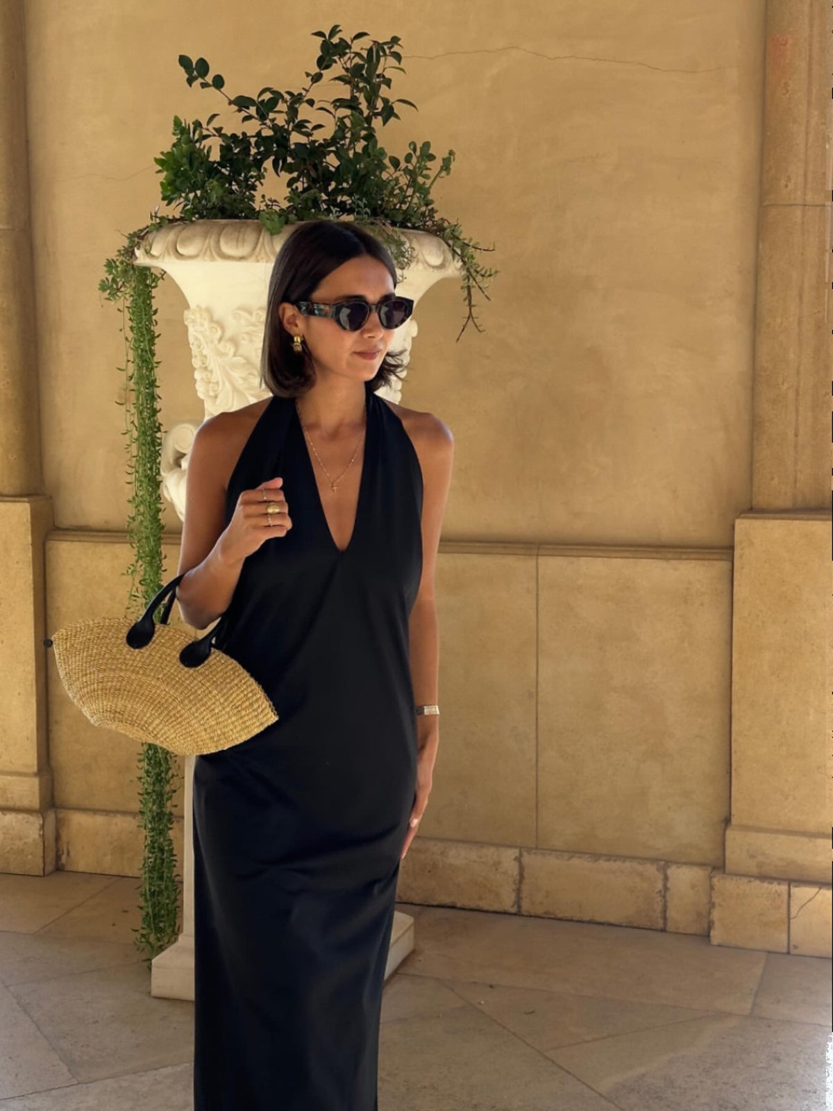 Robe longue en satin dos nu à bretelles 