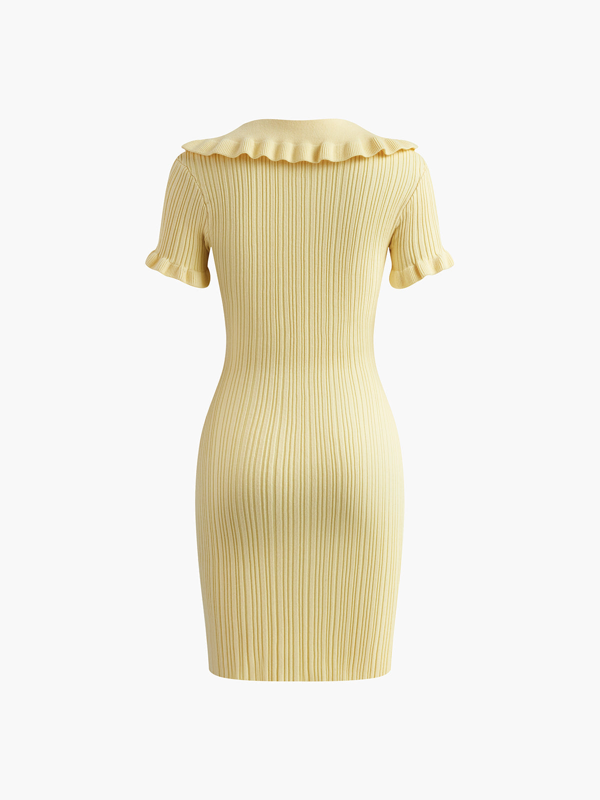 Robe courte en maille à col et coupe ajustée avec bouton métallique 