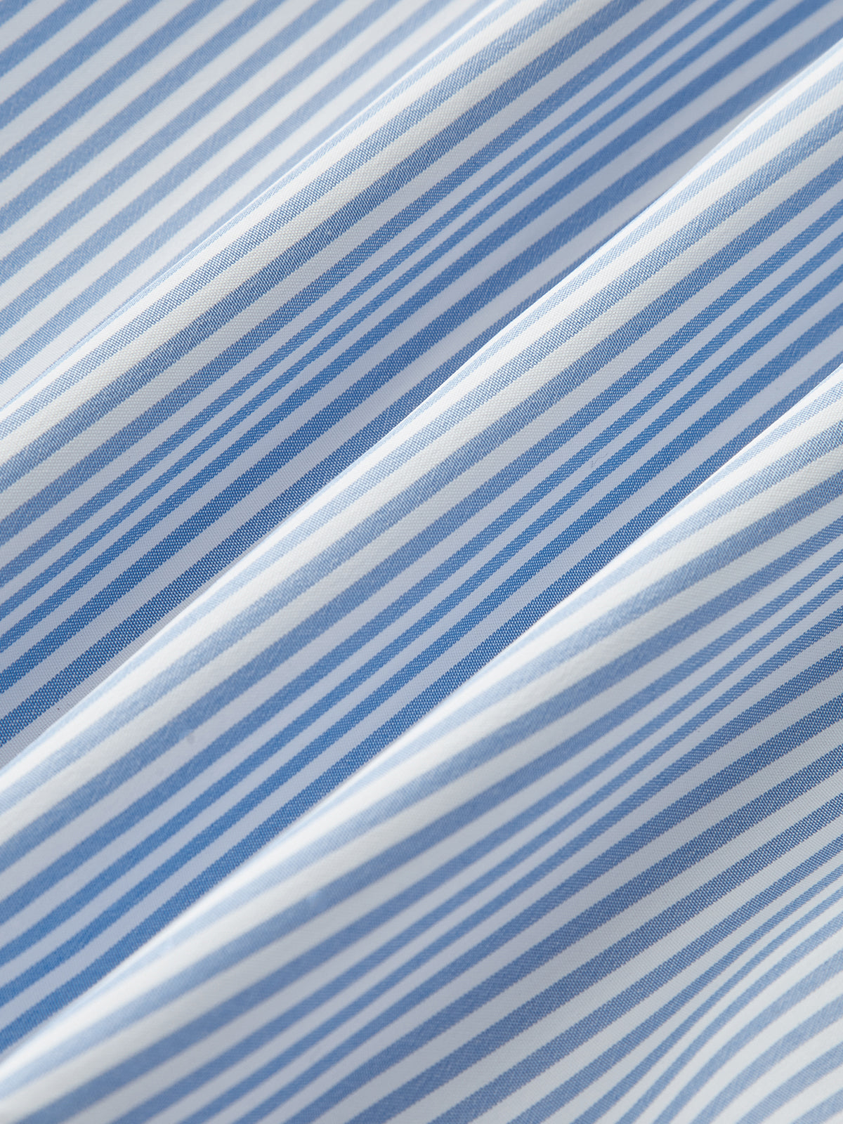 Dünne Shorts mit Nadelstreifen 