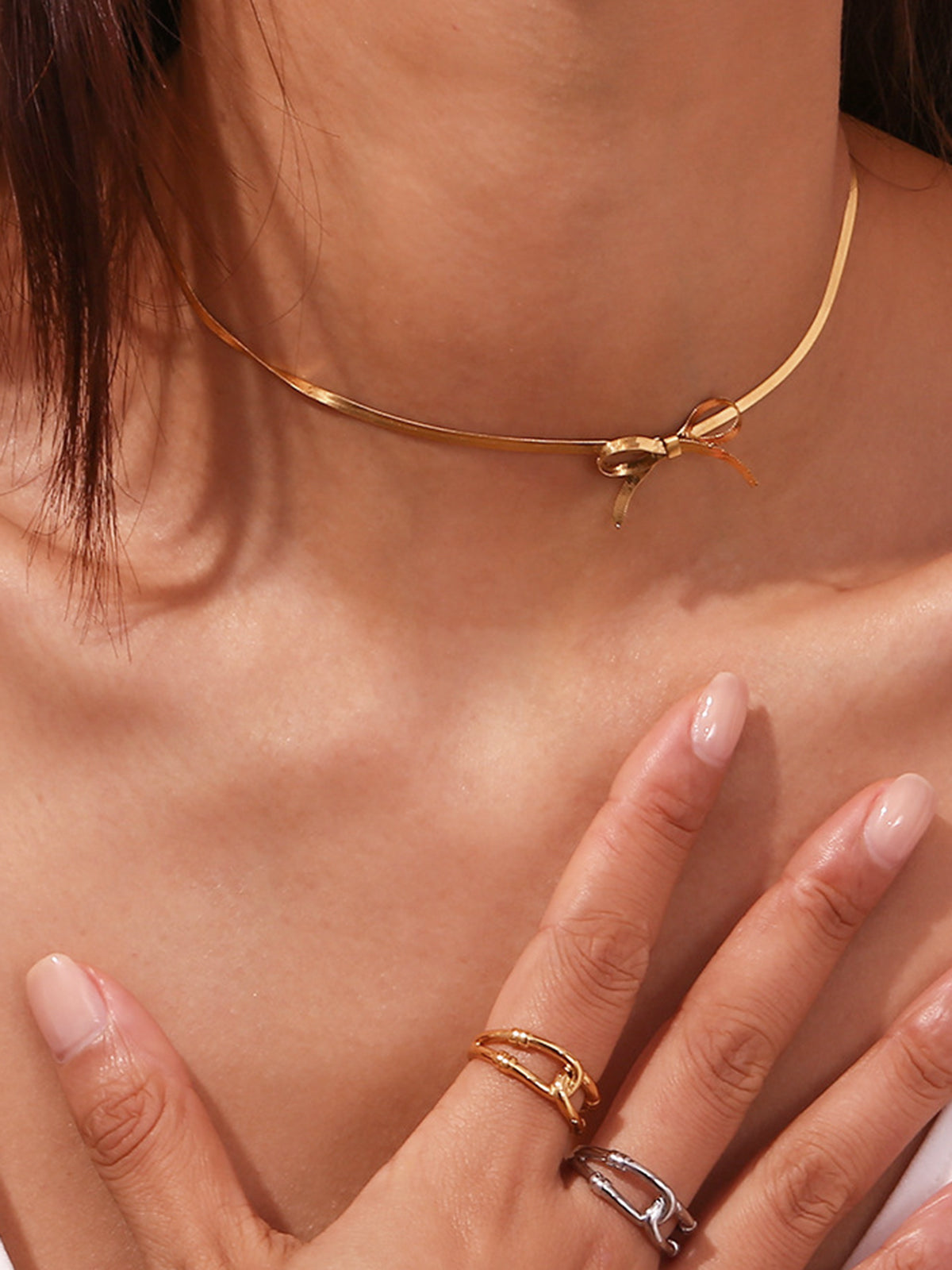 Goldene Schleifenhalskette 