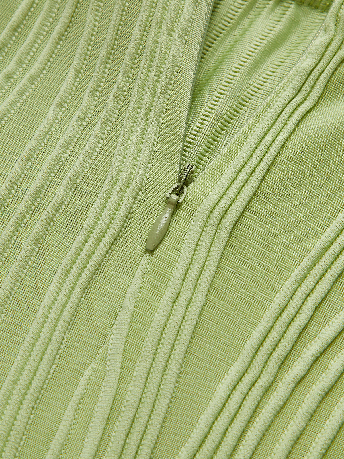 Robe courte dos nu texturée à bretelles 