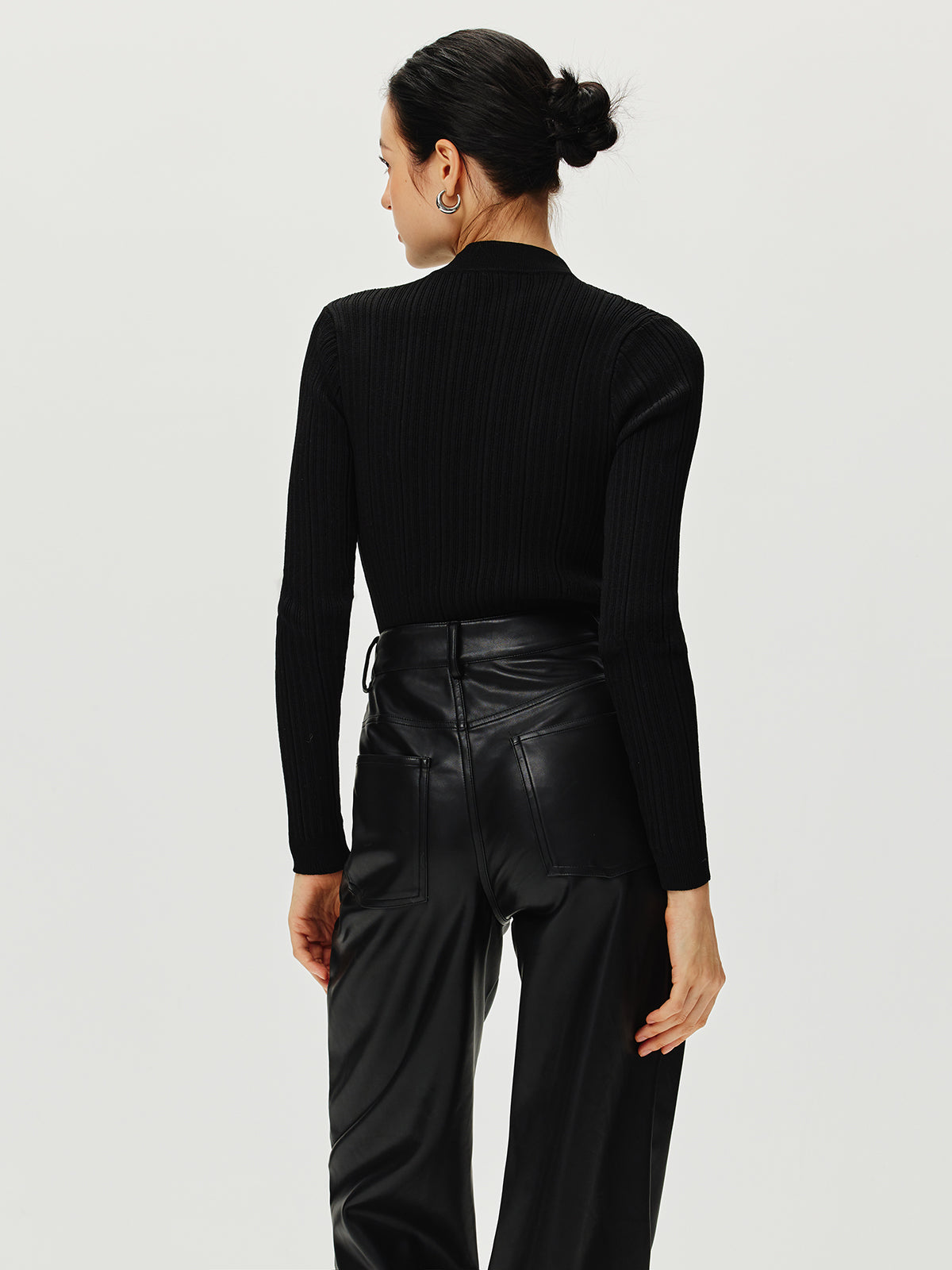 Pull côtelé à nœud métallique 