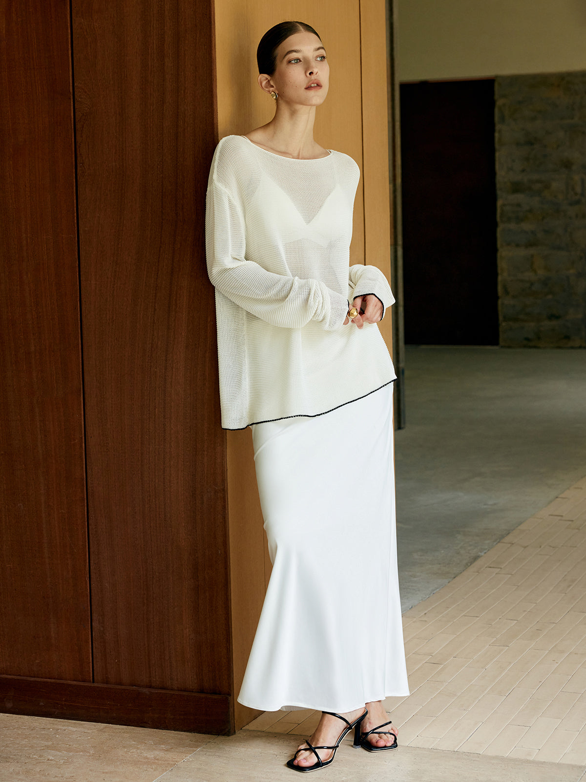 Pull oversize à bordure contrastée et transparente 