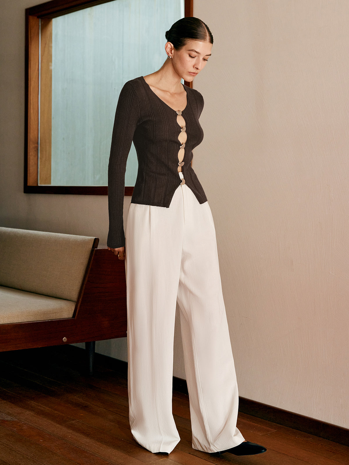 Haut en maille à boutons métalliques ajourés 