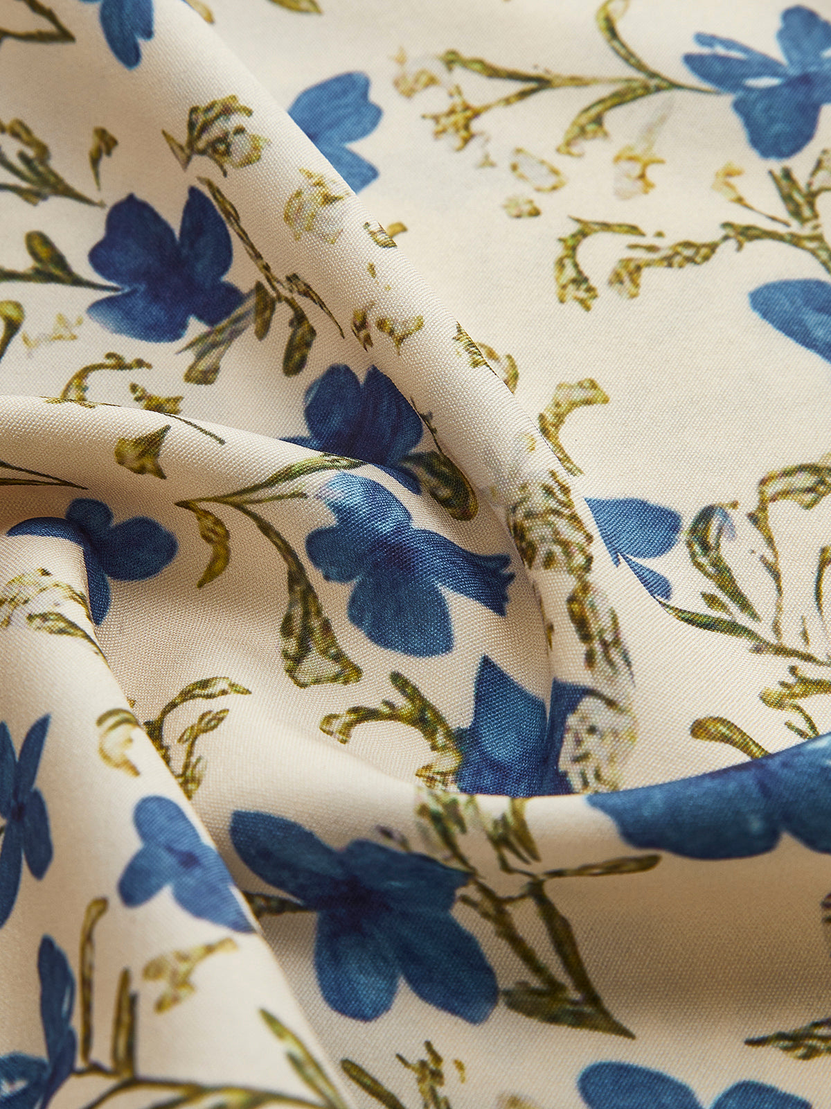 Langes Kleid mit Blumenmuster, geknotetem, unregelmäßigem Saum 