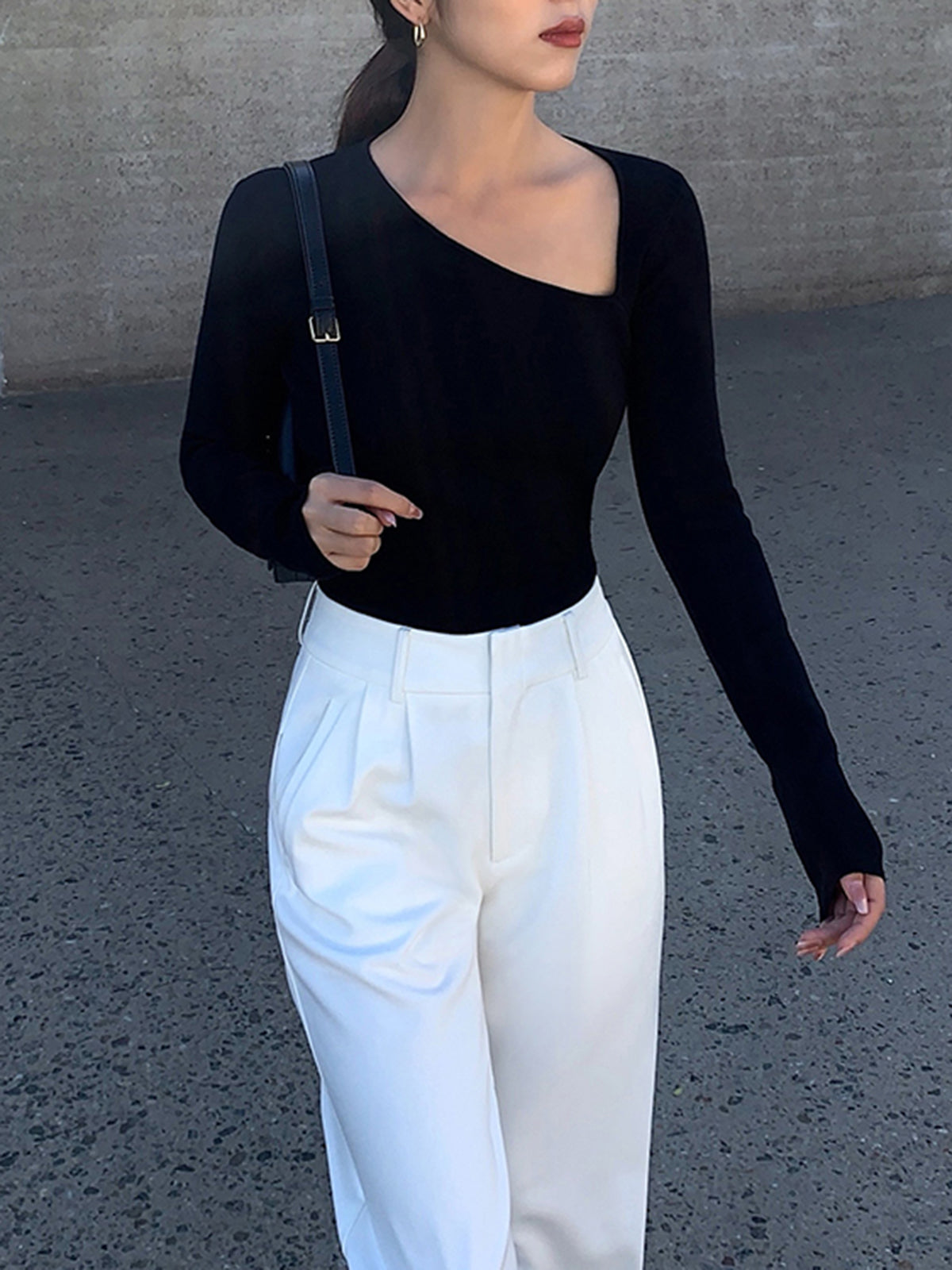 Asymmetrisches, einfarbiges Langarm-T-Shirt 