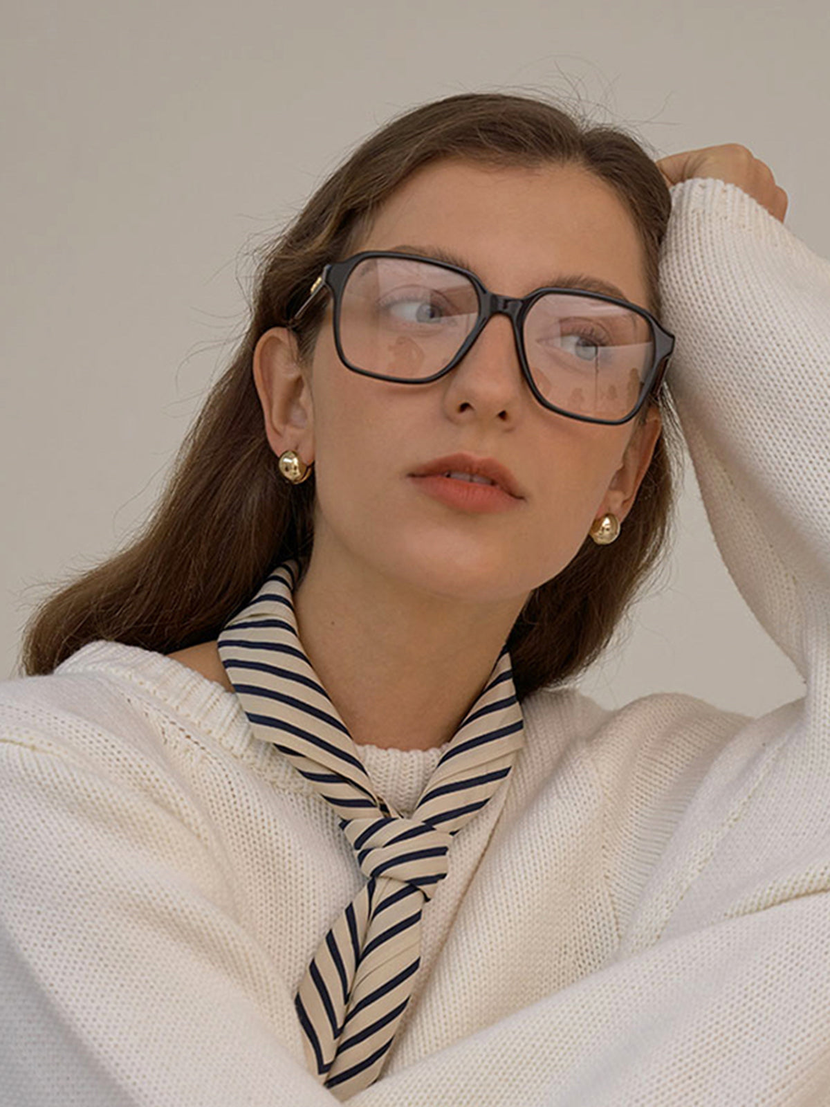 Boucles d'oreilles puces en forme de boule dorée 