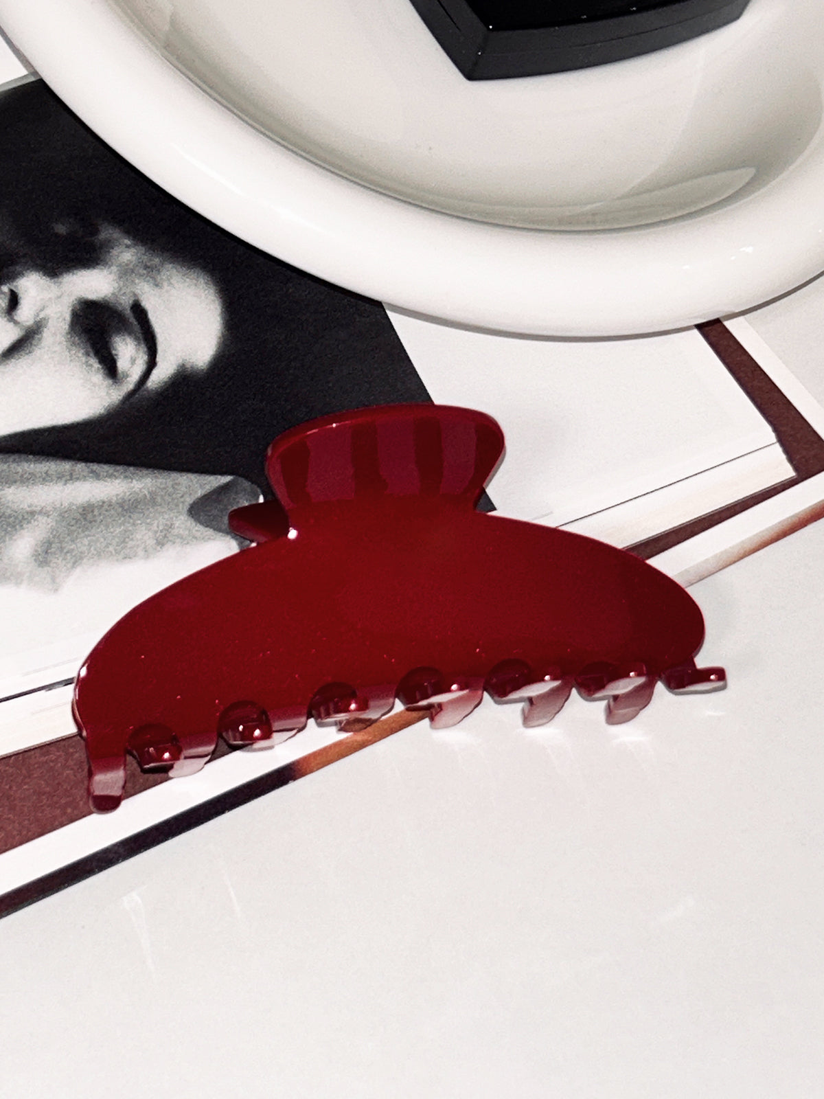 Retro Glossy Hair Claw