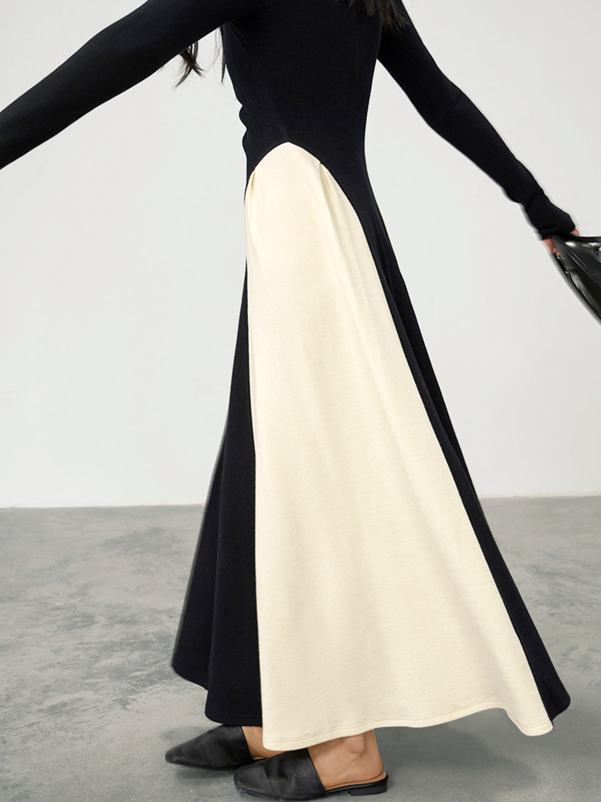 Robe longue plissée à col en V 