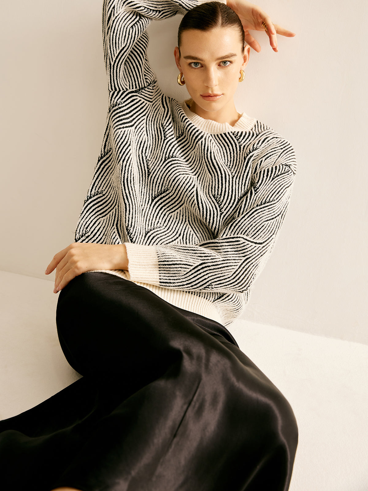 Zweifarbiger Pullover mit Rundhalsausschnitt 