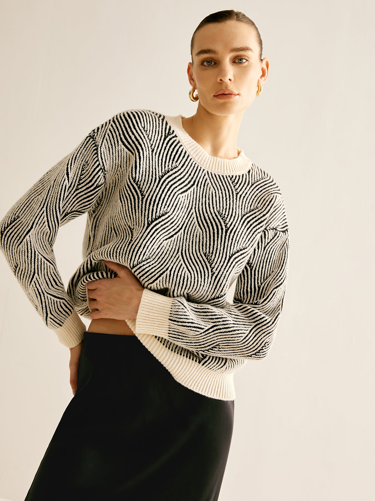 Zweifarbiger Pullover mit Rundhalsausschnitt 