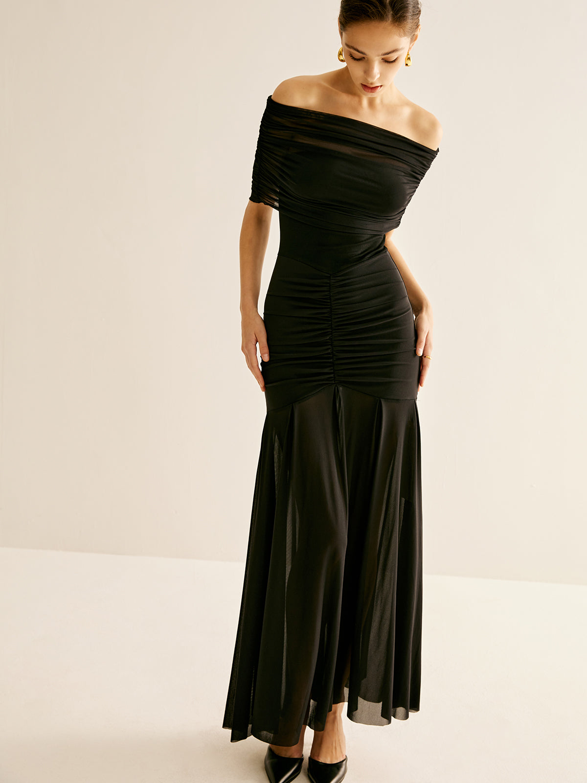 Robe tube plissée en maille avec châle 