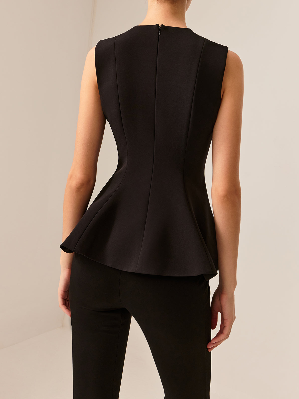 Schmale Tanktop-Oberteil mit Ziernähten 