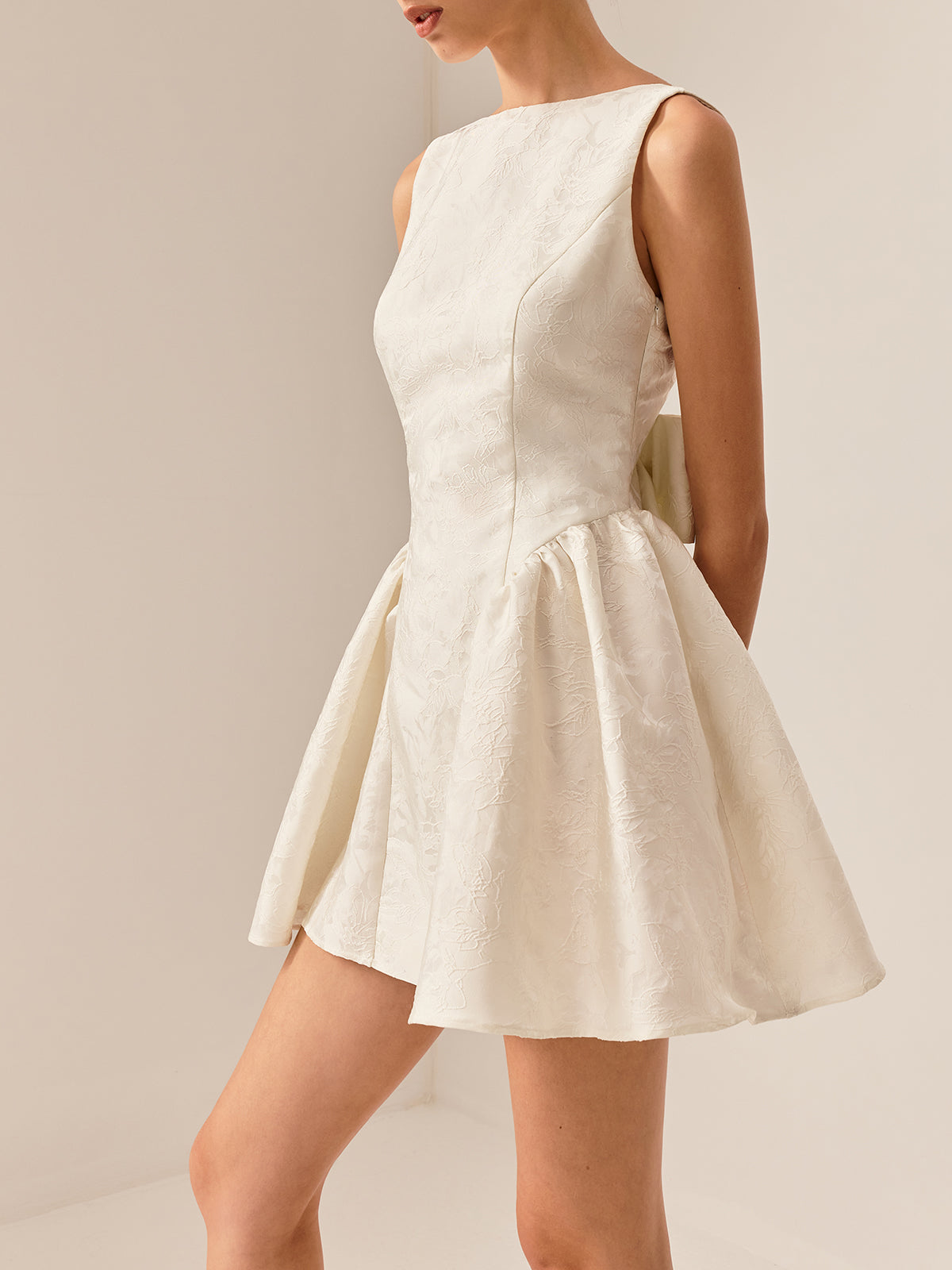 Robe dos nu à encolure bateau 