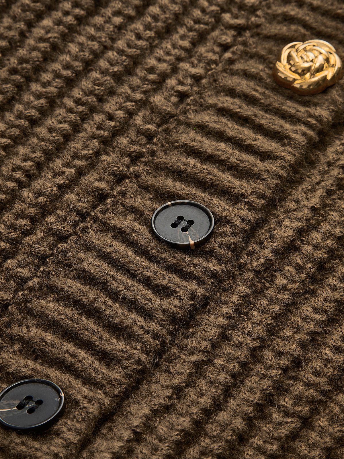 Cardigan court à col rond et détails métalliques 