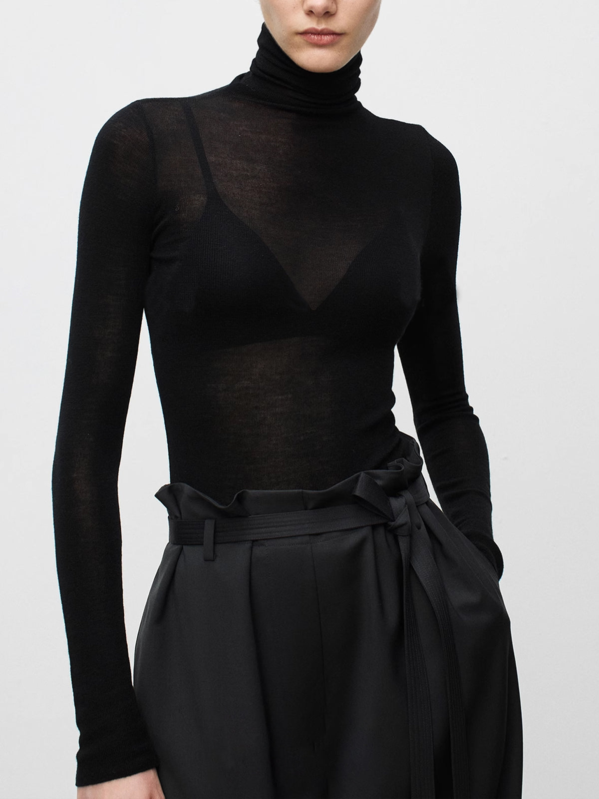 Pull transparent à col roulé en laine mélangée 