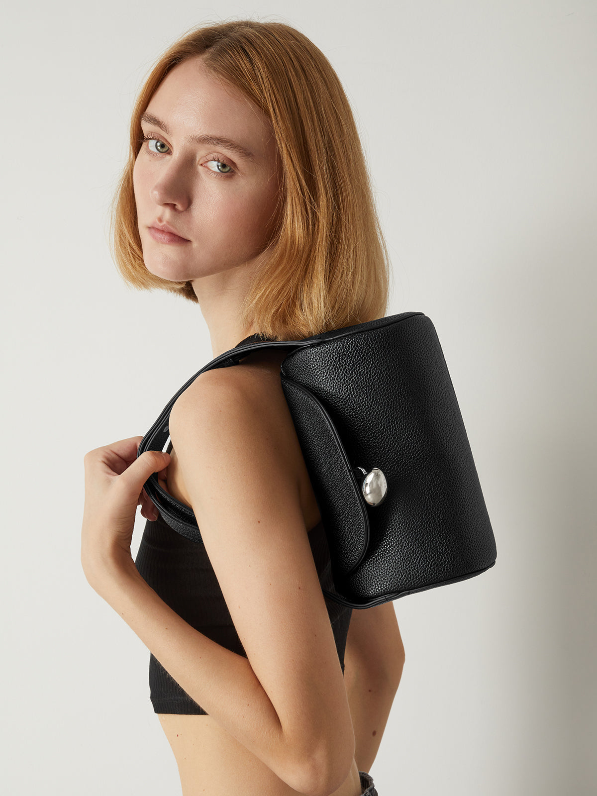 Sac à main à rabat texturé avec boucle 