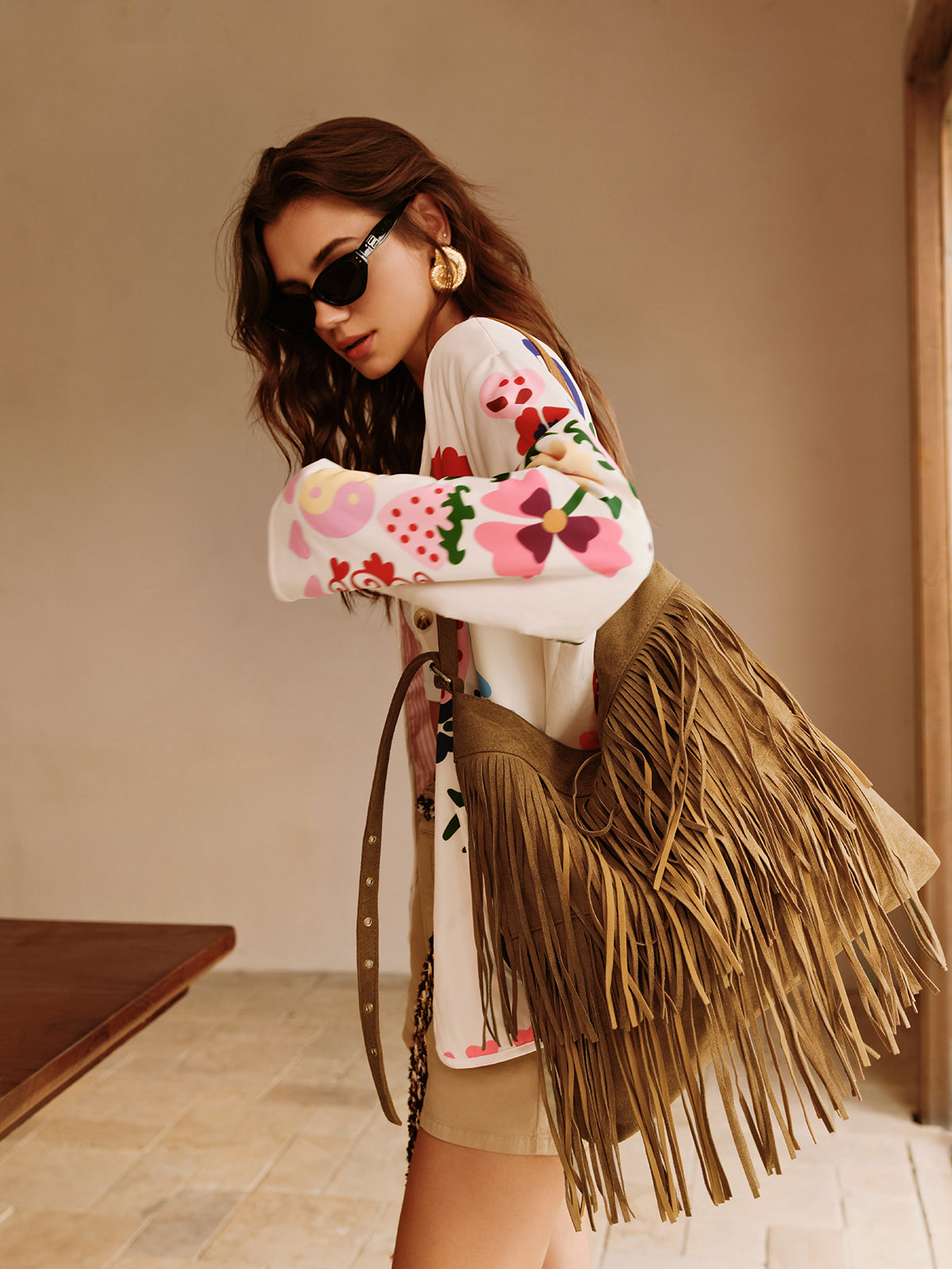 Schultertasche mit Boheme-Schnallendesign und Quasten 
