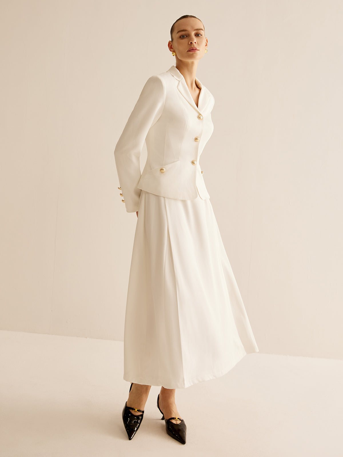 Blazer élégant à boutons métalliques 