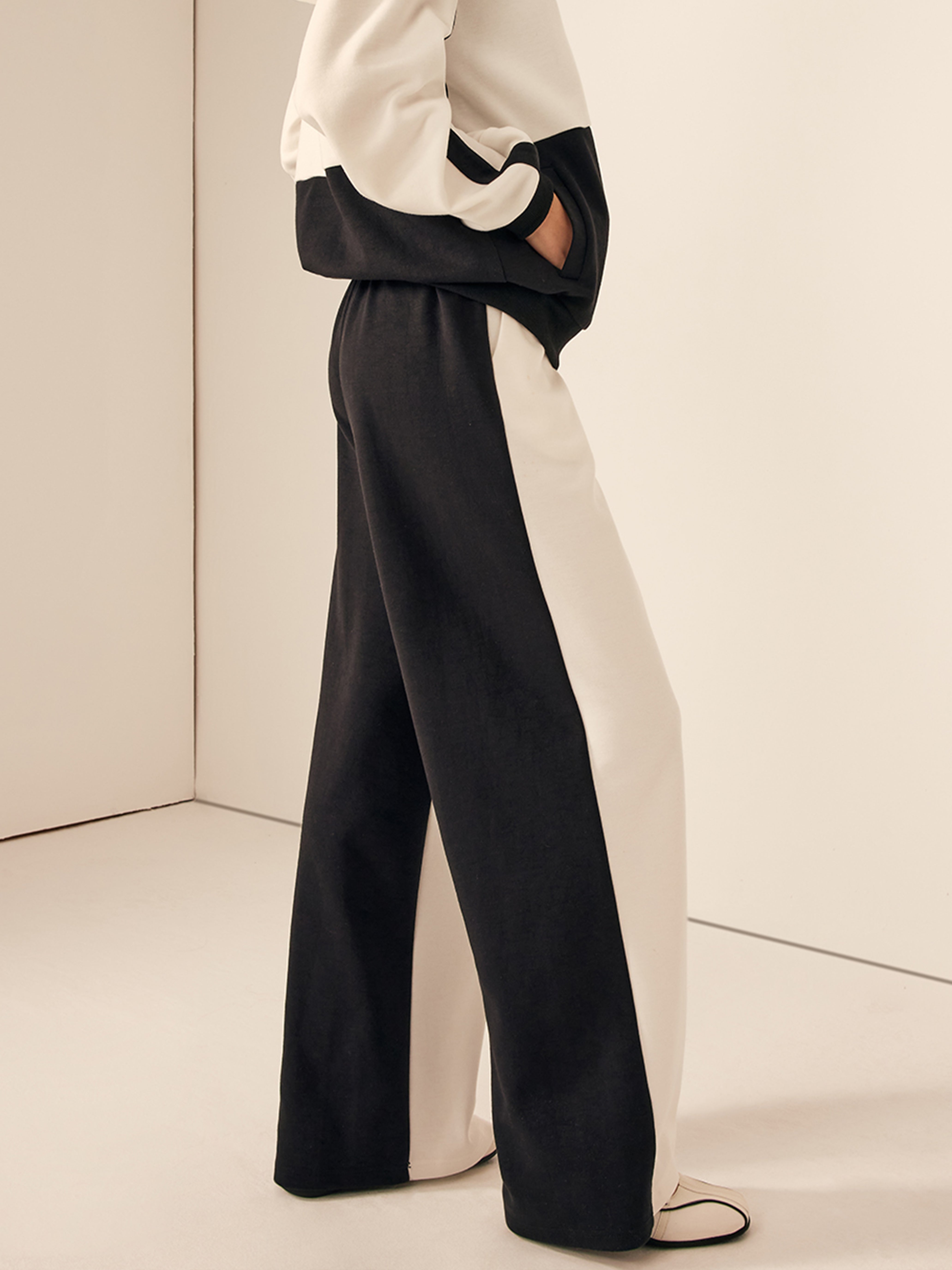 Zweifarbige Jogginghose mit elastischem Bund 