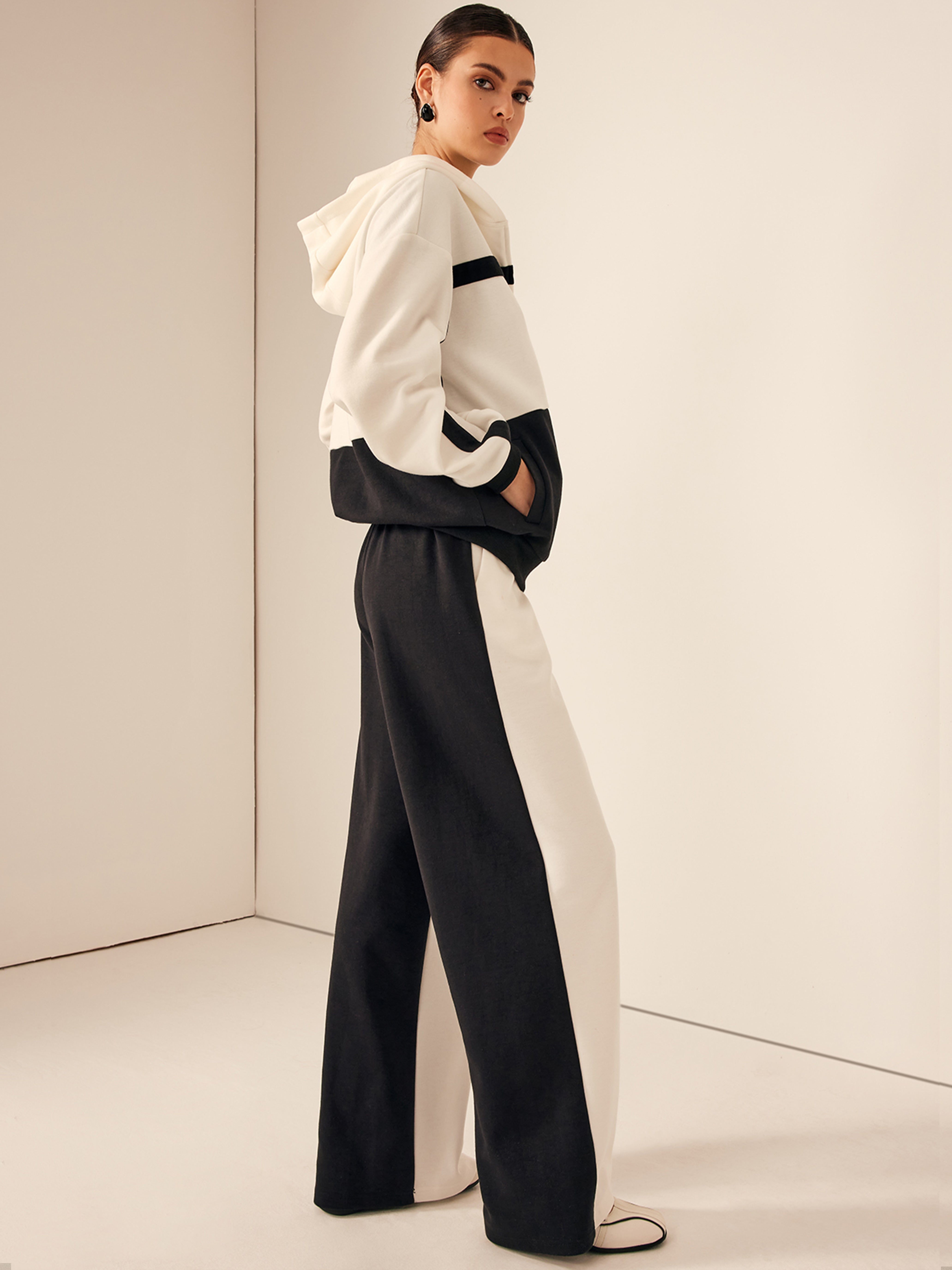 Zweifarbige Jogginghose mit elastischem Bund 