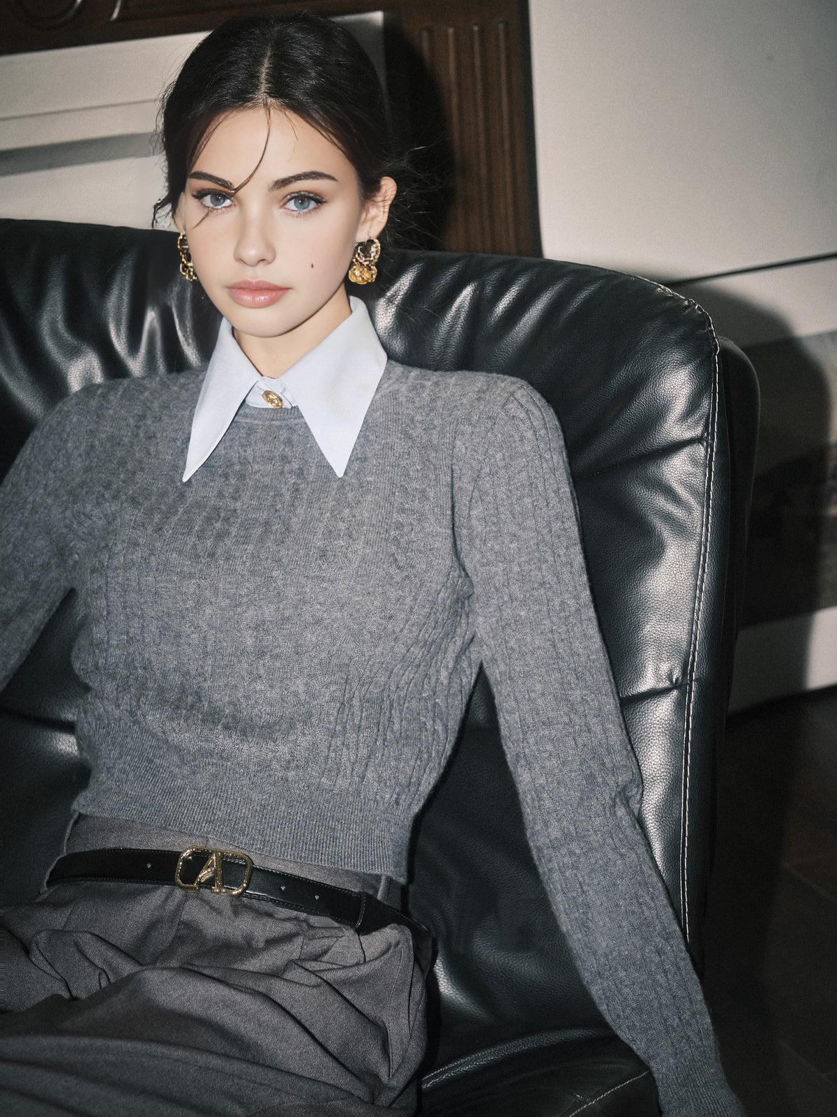 Pullover mit kontrastfarbenem Besatz und weichem Revers 