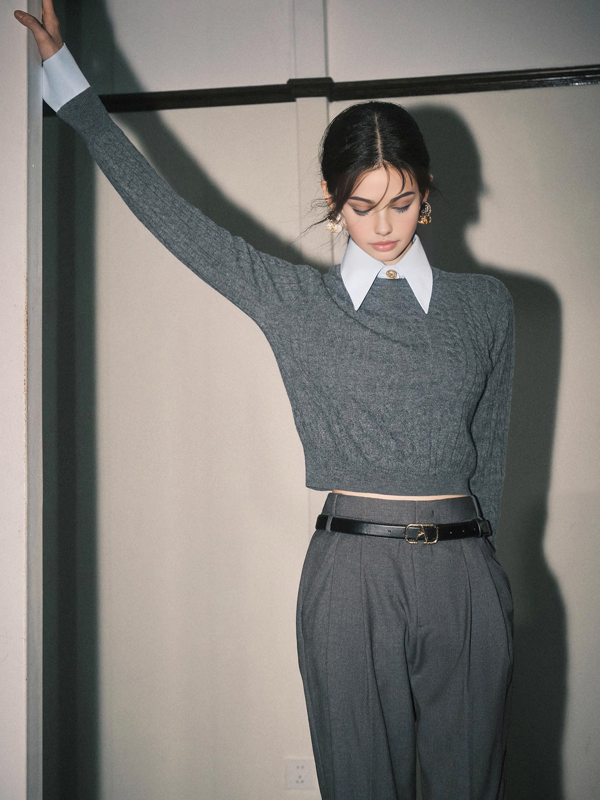 Pullover mit kontrastfarbenem Besatz und weichem Revers 