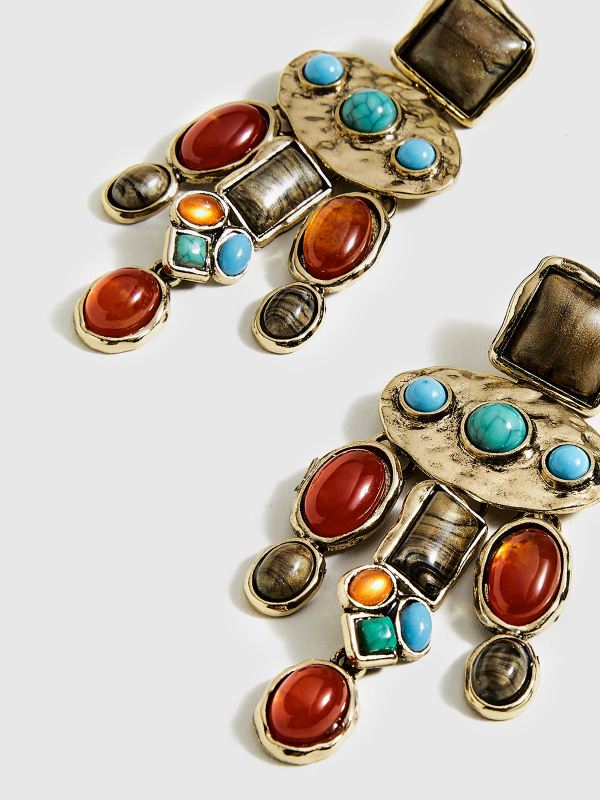 Boucles d'oreilles pendantes baroques en pierres précieuses colorées 