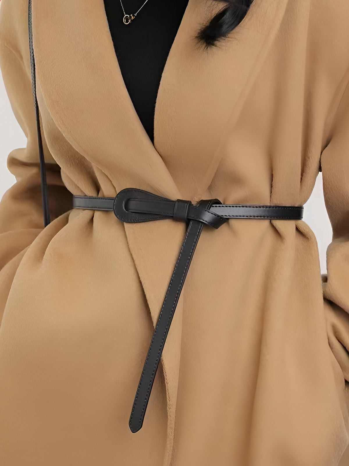 Ceinture fine nouée en cuir 