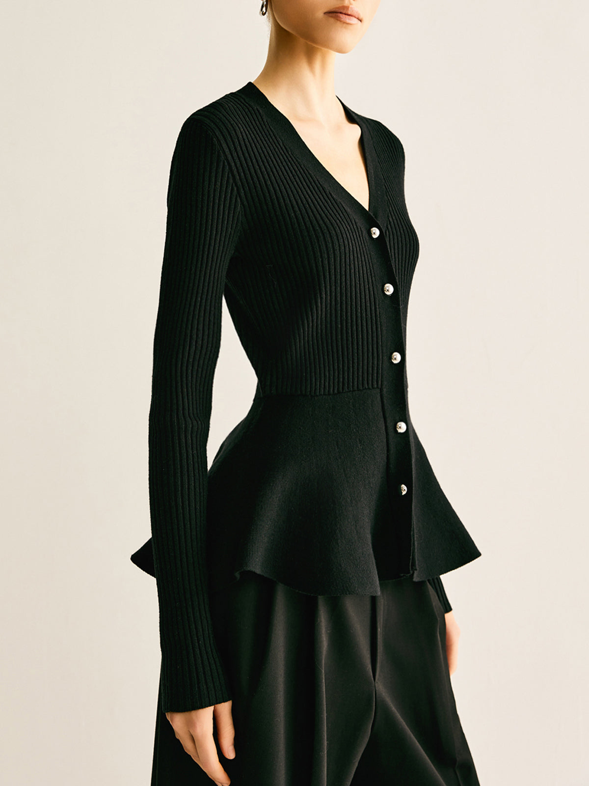 Oversized Stricktop mit Rippstrickeinsatz und Knopfleiste an der Taille 