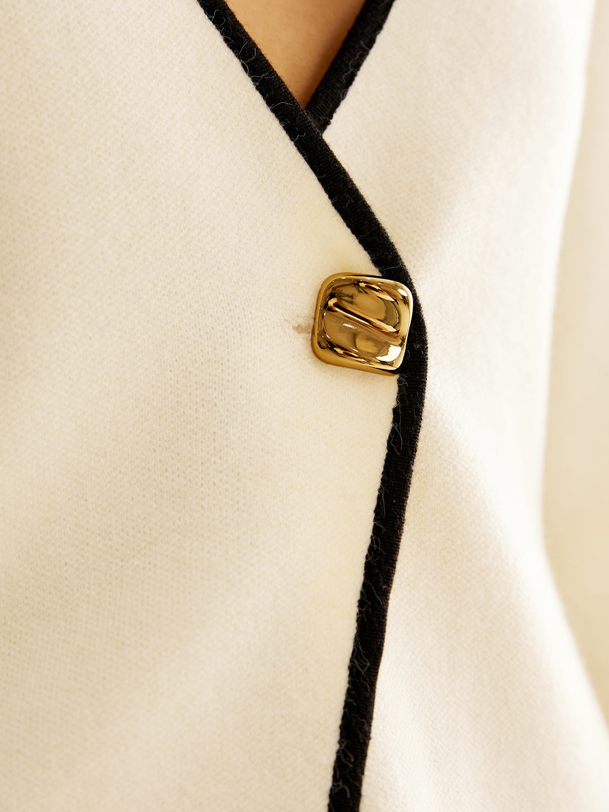 Cardigan mit Schlitz und Kontrastbesatz aus Wollmischung 