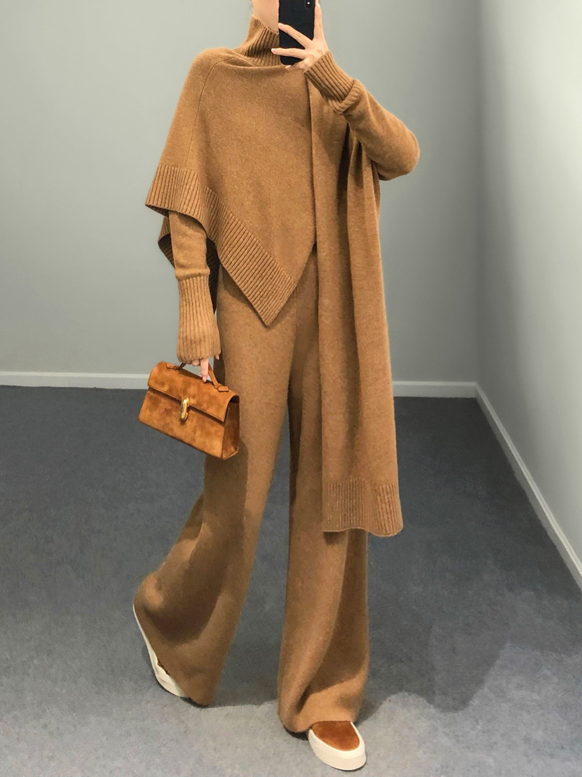 Dreiteiliges Set aus schlichtem Strickpullover und Hose mit Stehkragen 