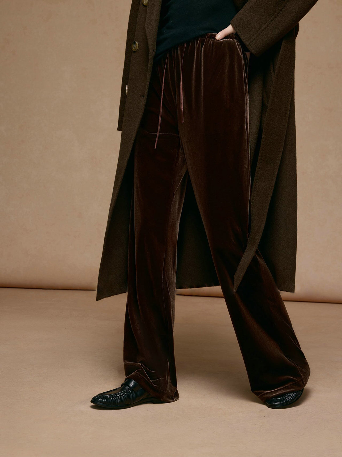 Gemütliche, drapierte Hose mit Kordelzug 