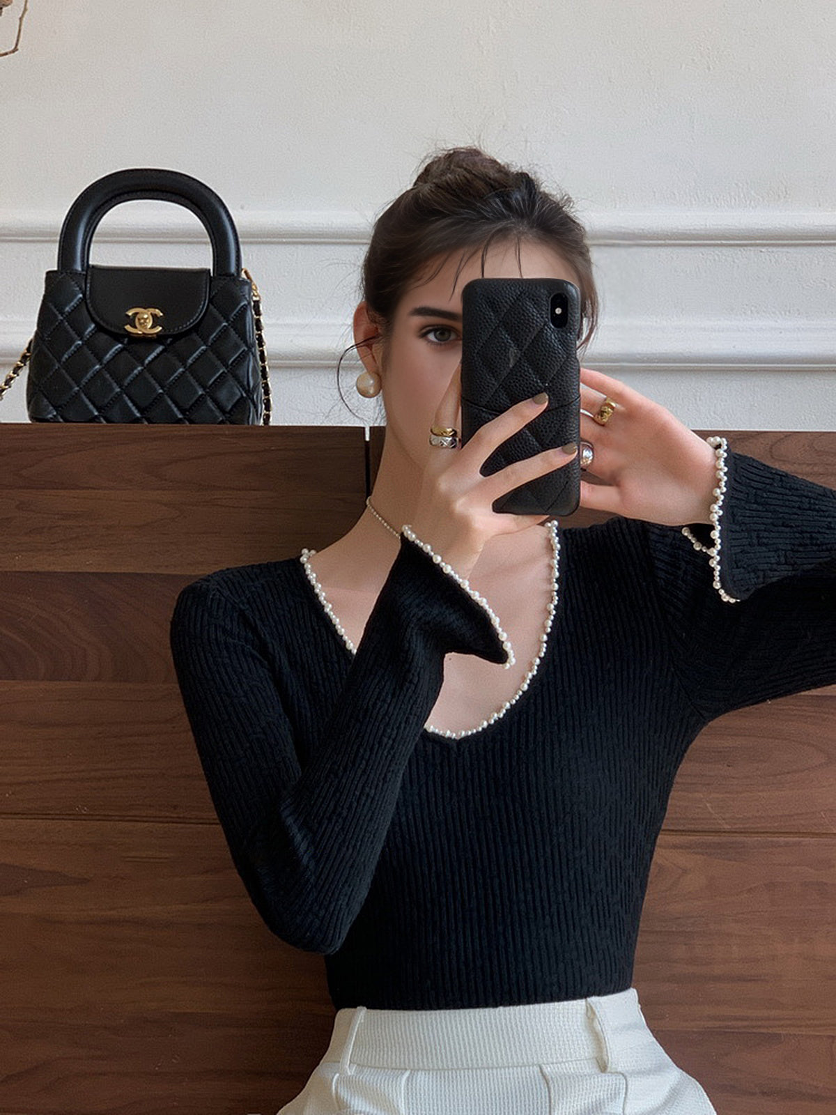 Haut en maille à col en V et bordure perlée 