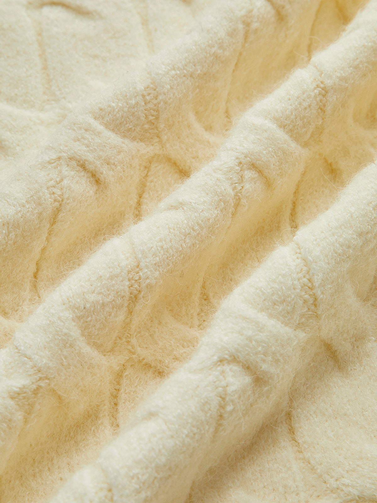 Pull en maille torsadée avec écharpe à boutons 