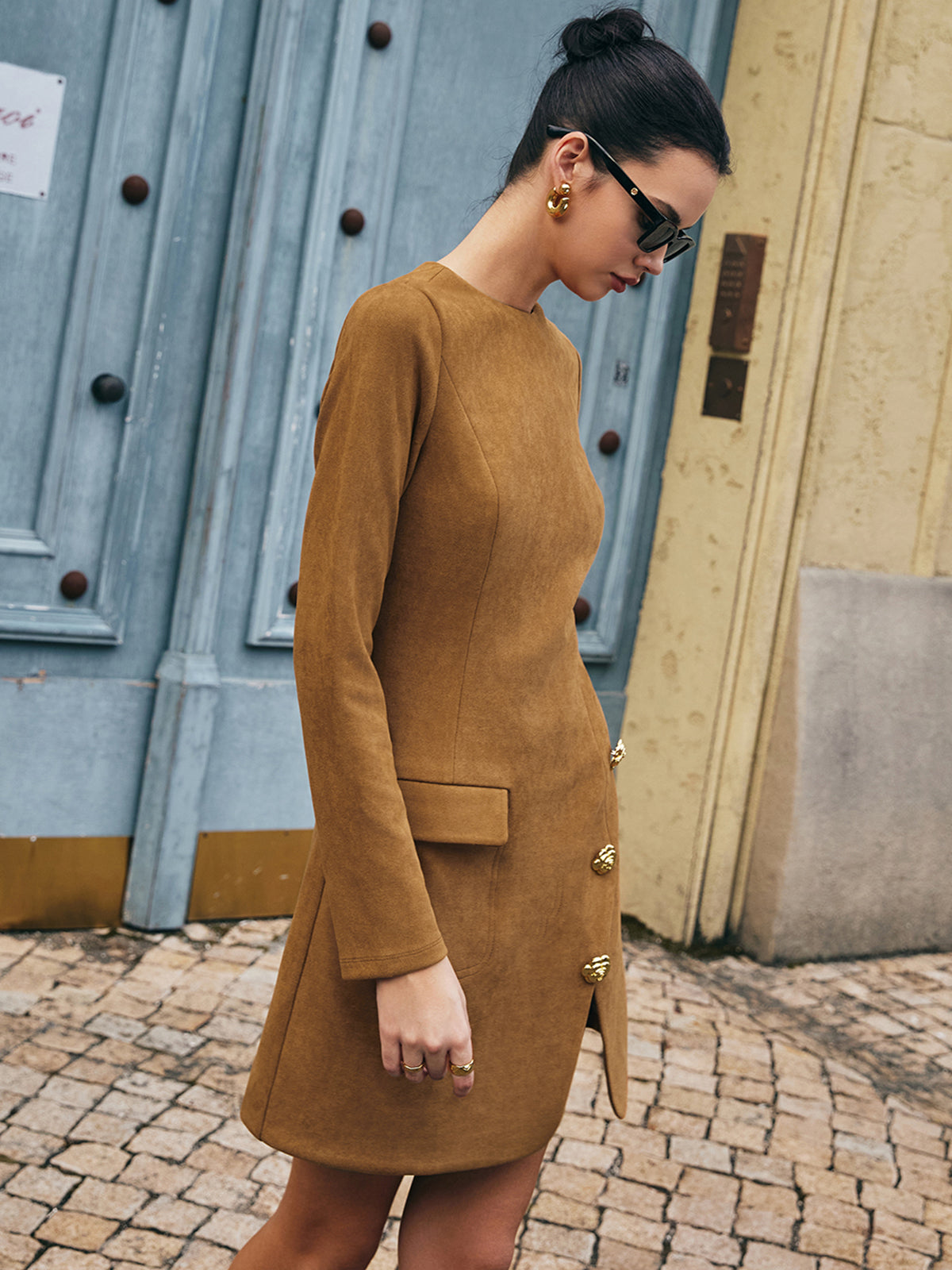 Robe cintrée en similicuir à détails floraux 