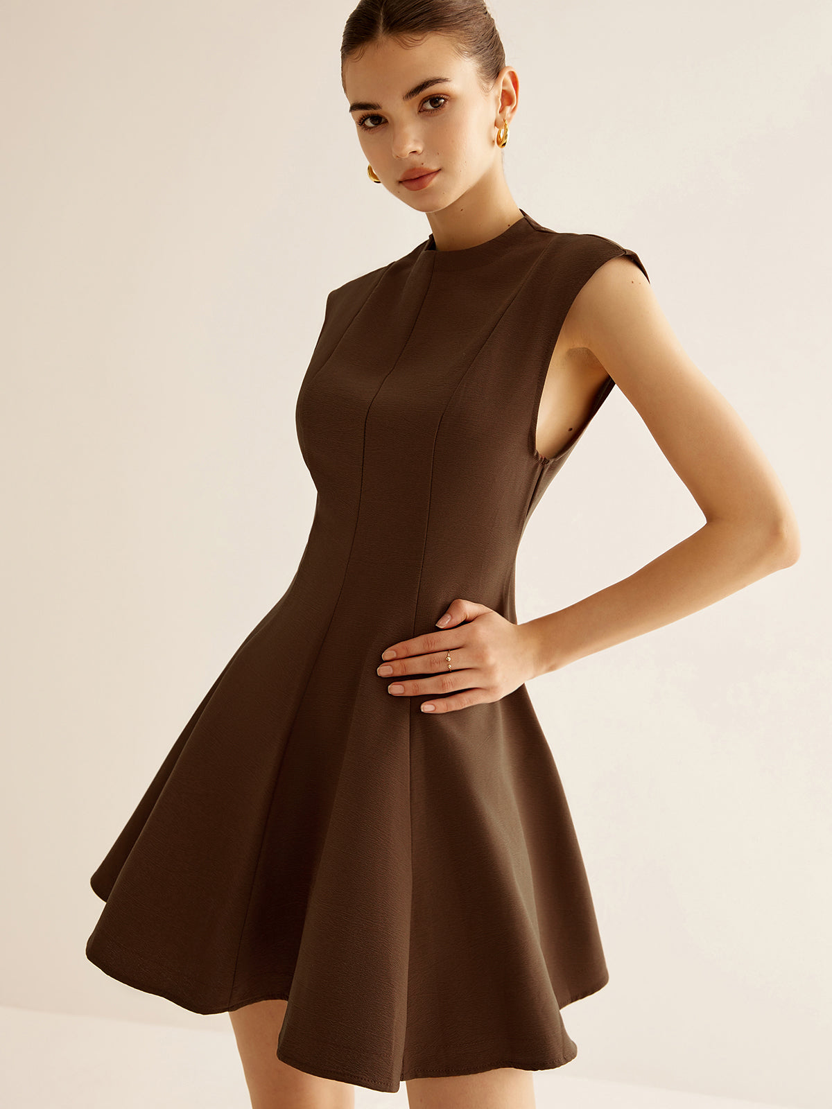 Tankkleid mit Falten, Paspelierung und Reißverschluss 