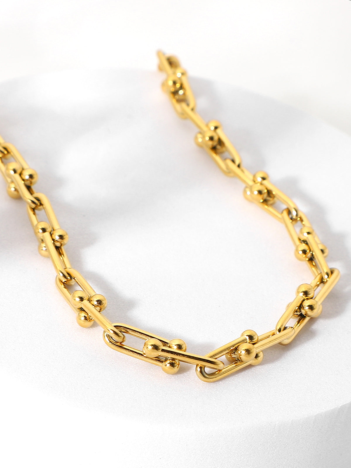 Collier ras-de-cou en bambou avec boucle en fer à cheval 